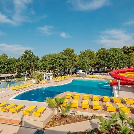 Prázdninový areál Mediterranean Mobile Homes Village In Camping Lanterna 4*