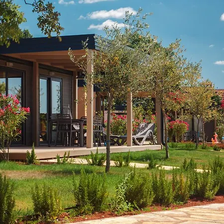 Prázdninový areál Mediterranean Mobile Homes Village In Camping Lanterna 4*