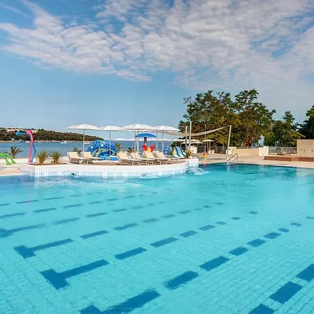 Prázdninový areál Mediterranean Mobile Homes Village In Camping Lanterna 4*